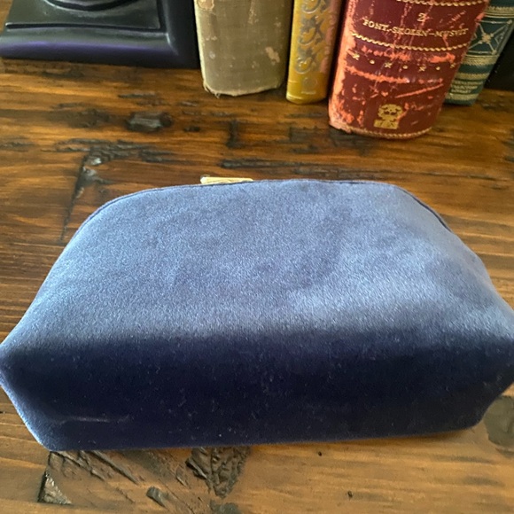 Christian Dior velvet makeup bag - Picture 3 of 3
